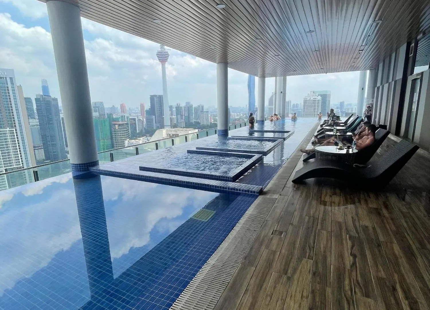 Infinitum Suites By The Colony & Luxe Klcc Apartment
